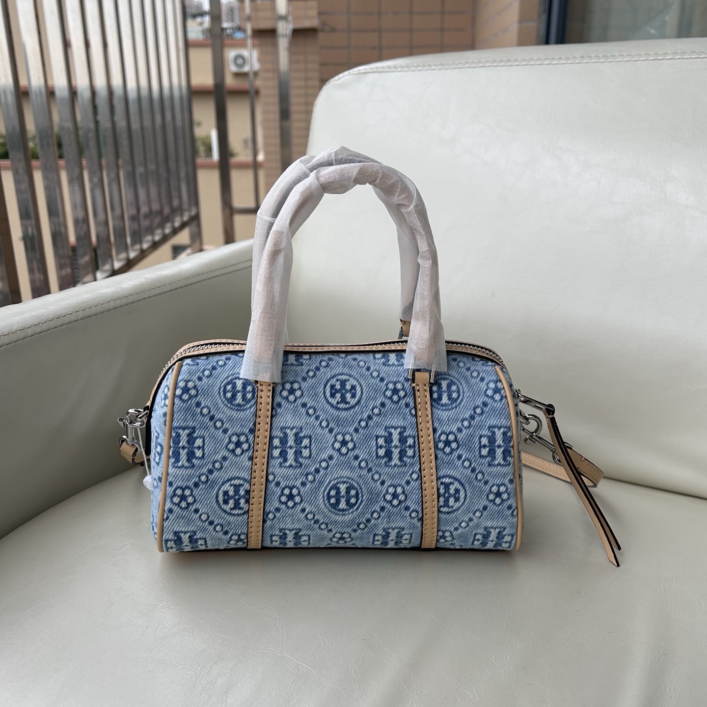 Tory Burch ～ tory burch丹宁牛仔老花牛皮水桶包TMonogram几何图案