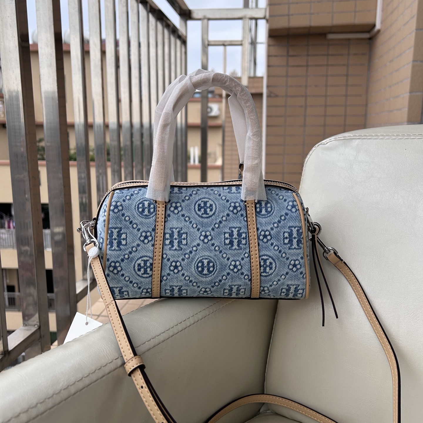 Tory Burch ～ tory burch丹宁牛仔老花牛皮水桶包TMonogram几何图案