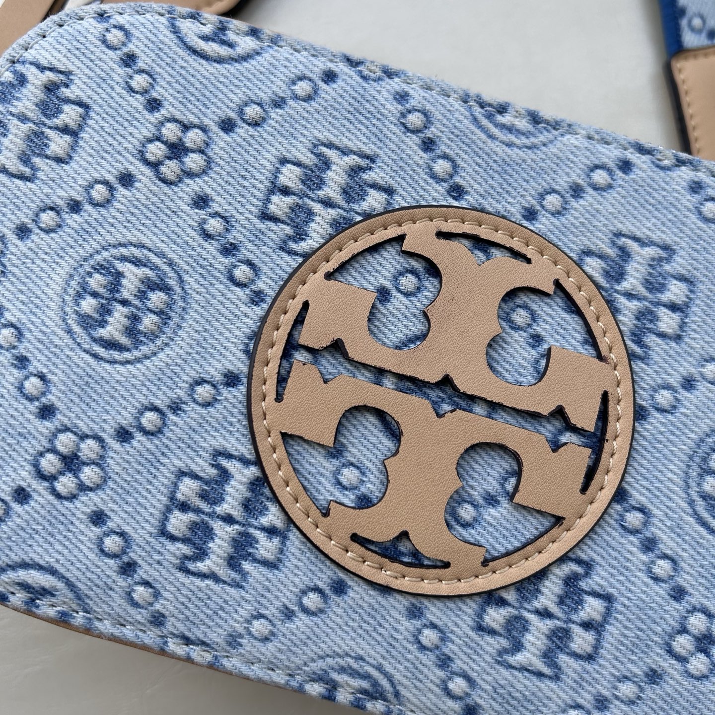 Tory Burch ～ 新款TORY BURCH 汤丽柏琦 169760T MONOGRAM MILLER迷你斜挎相机包