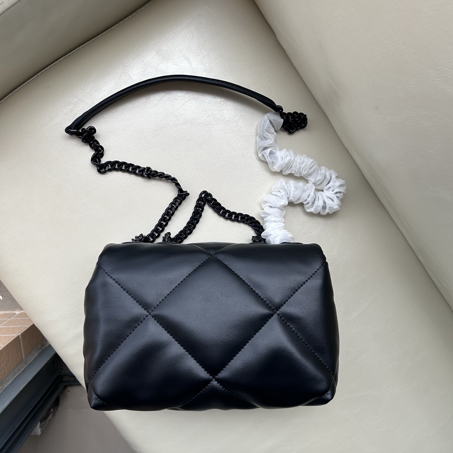 Tory Burch ～Kira 菱格形绗缝小号两用肩背包 材质柔软经久耐用 菱格形绗缝立体蓬松 柔软质感与立体剪裁