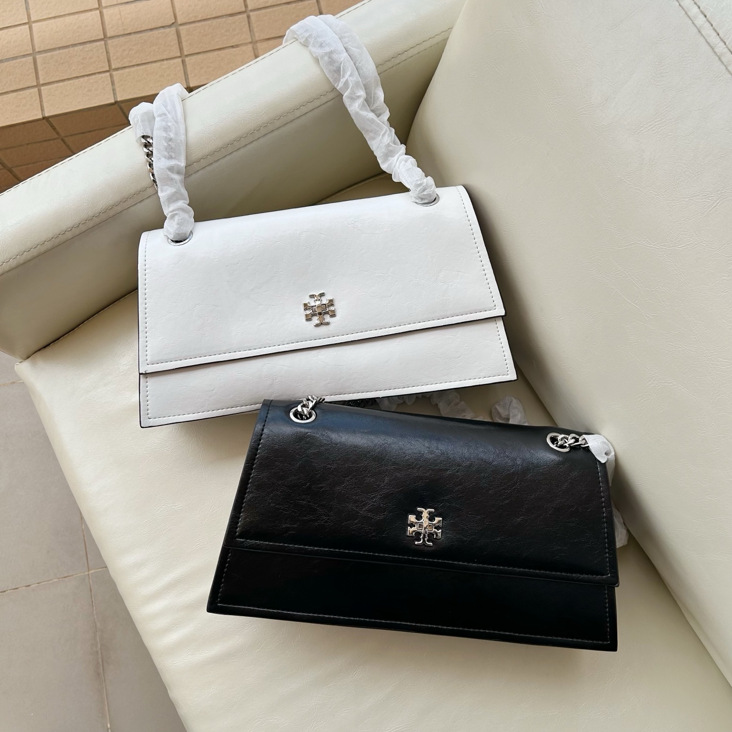 Tory Burch ～ToryBurch TB Kira法棍包油蜡牛皮