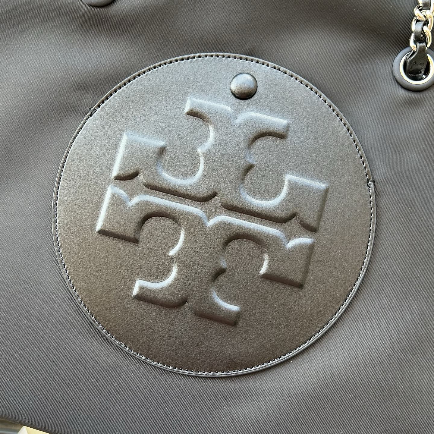Tory Burch ～Ella链条托特包柔软解构 171639 高密度尼龙材质与编织全铝链条肩带而独具辨识