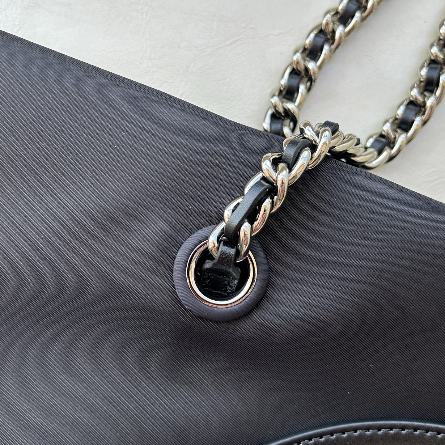 Tory Burch ～Ella链条托特包柔软解构 171639 高密度尼龙材质与编织全铝链条肩带而独具辨识