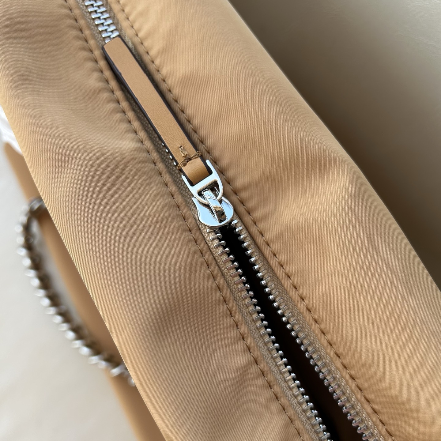 Tory Burch ～Ella链条托特包柔软解构 171639 高密度尼龙材质与编织全铝链条肩带而独具辨识
