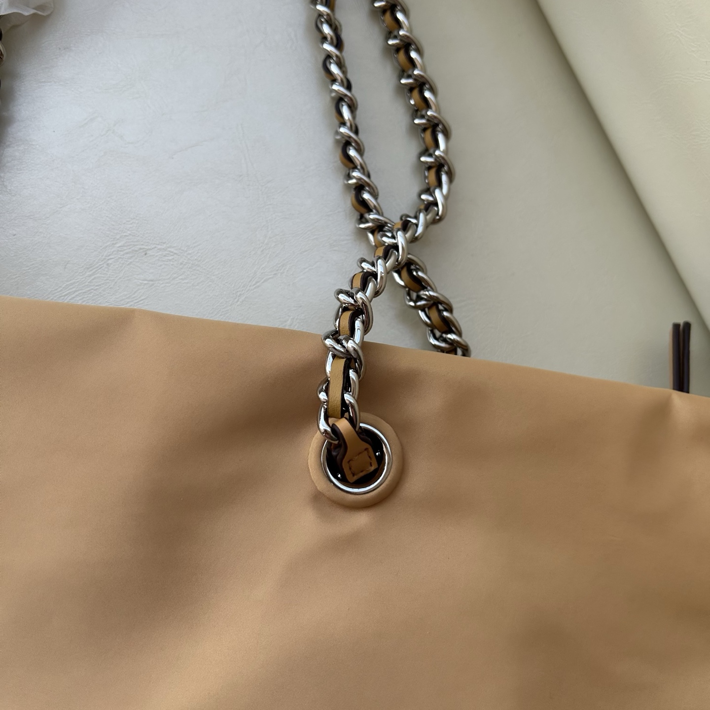 Tory Burch ～Ella链条托特包柔软解构 171639 高密度尼龙材质与编织全铝链条肩带而独具辨识
