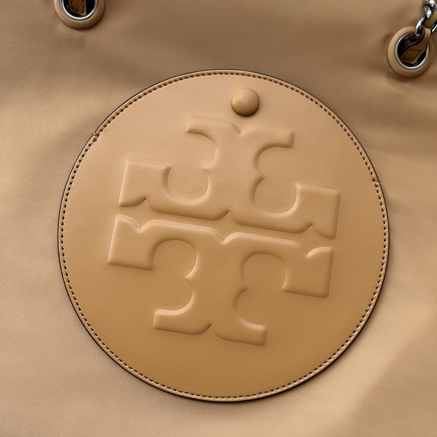 Tory Burch ～Ella链条托特包柔软解构 171639 高密度尼龙材质与编织全铝链条肩带而独具辨识