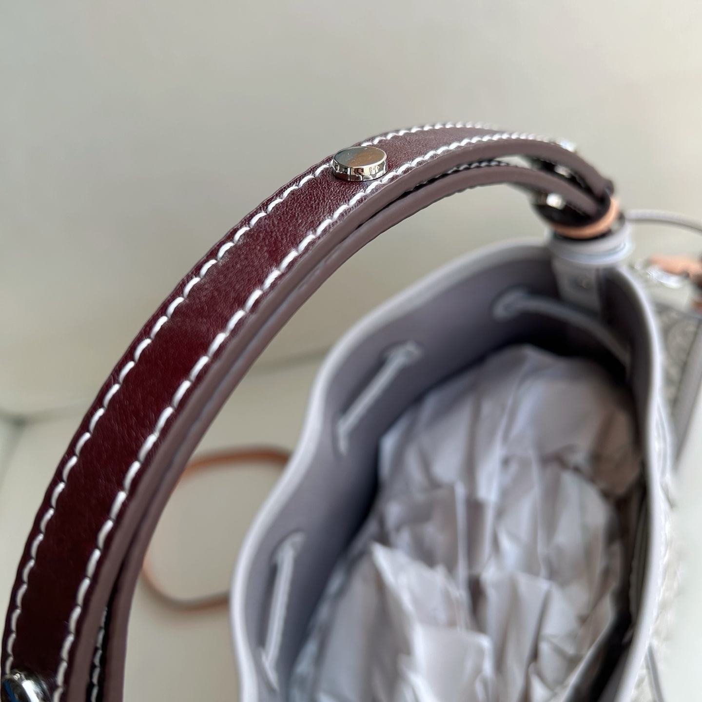 Tory Burch ～新配色ToryBurch新款老花水桶包 TMonogram图案 融合提花织物 该系列魅力隽永