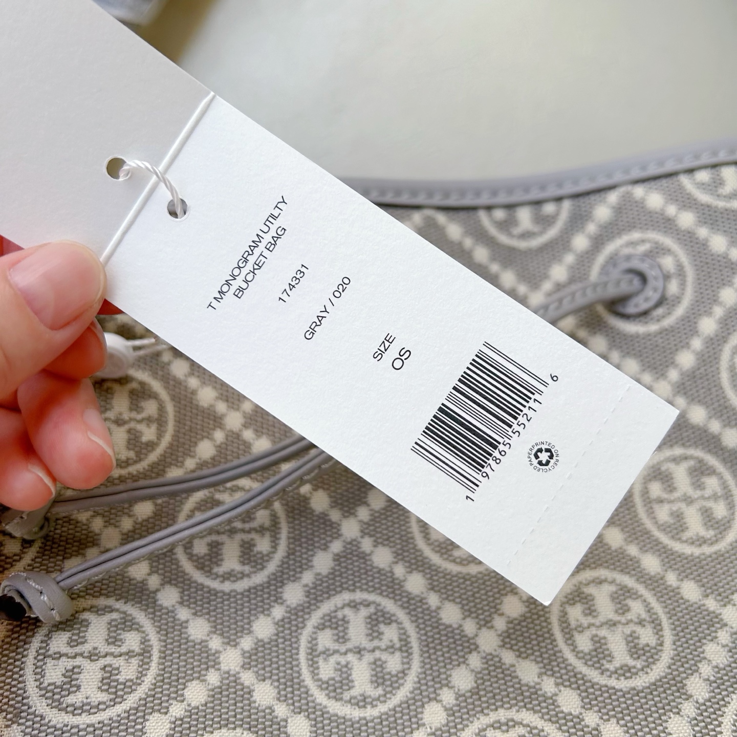 Tory Burch ～新配色ToryBurch新款老花水桶包 TMonogram图案 融合提花织物 该系列魅力隽永