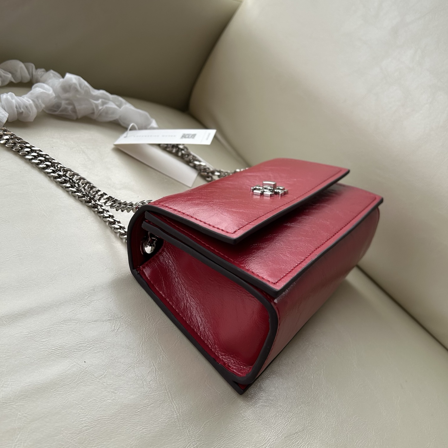 Tory Burch ～Tory Burch Kira岀了超高质的油蜡皮迷你扭锁肩背包
