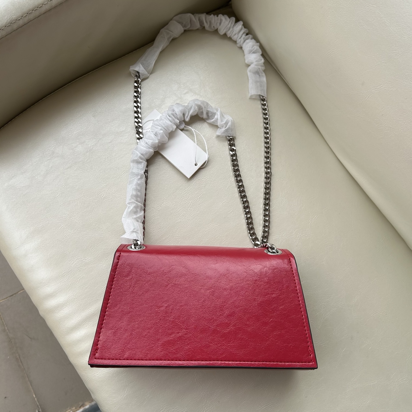 Tory Burch ～Tory Burch Kira岀了超高质的油蜡皮迷你扭锁肩背包
