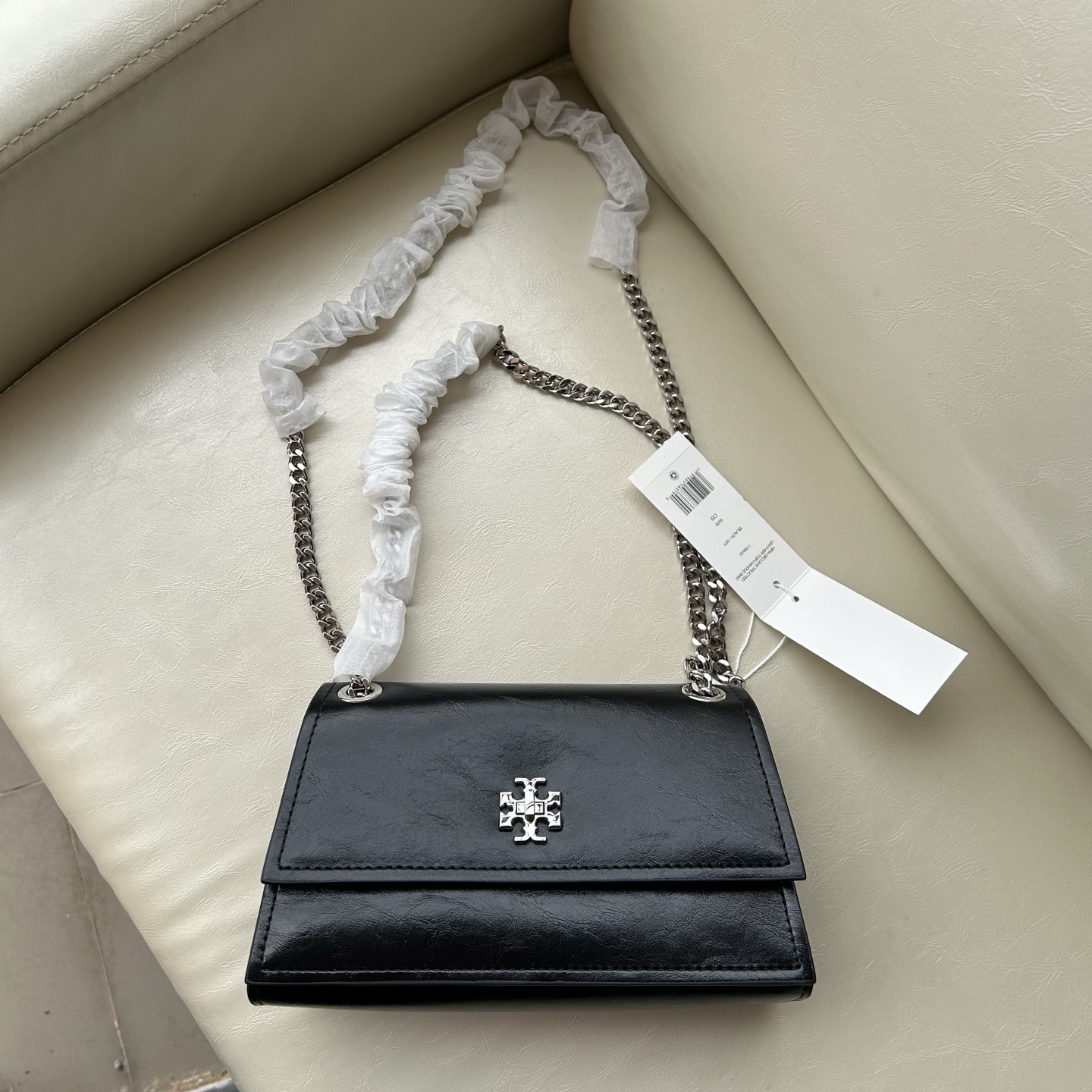Tory Burch ～Tory Burch Kira岀了超高质的油蜡皮迷你扭锁肩背包