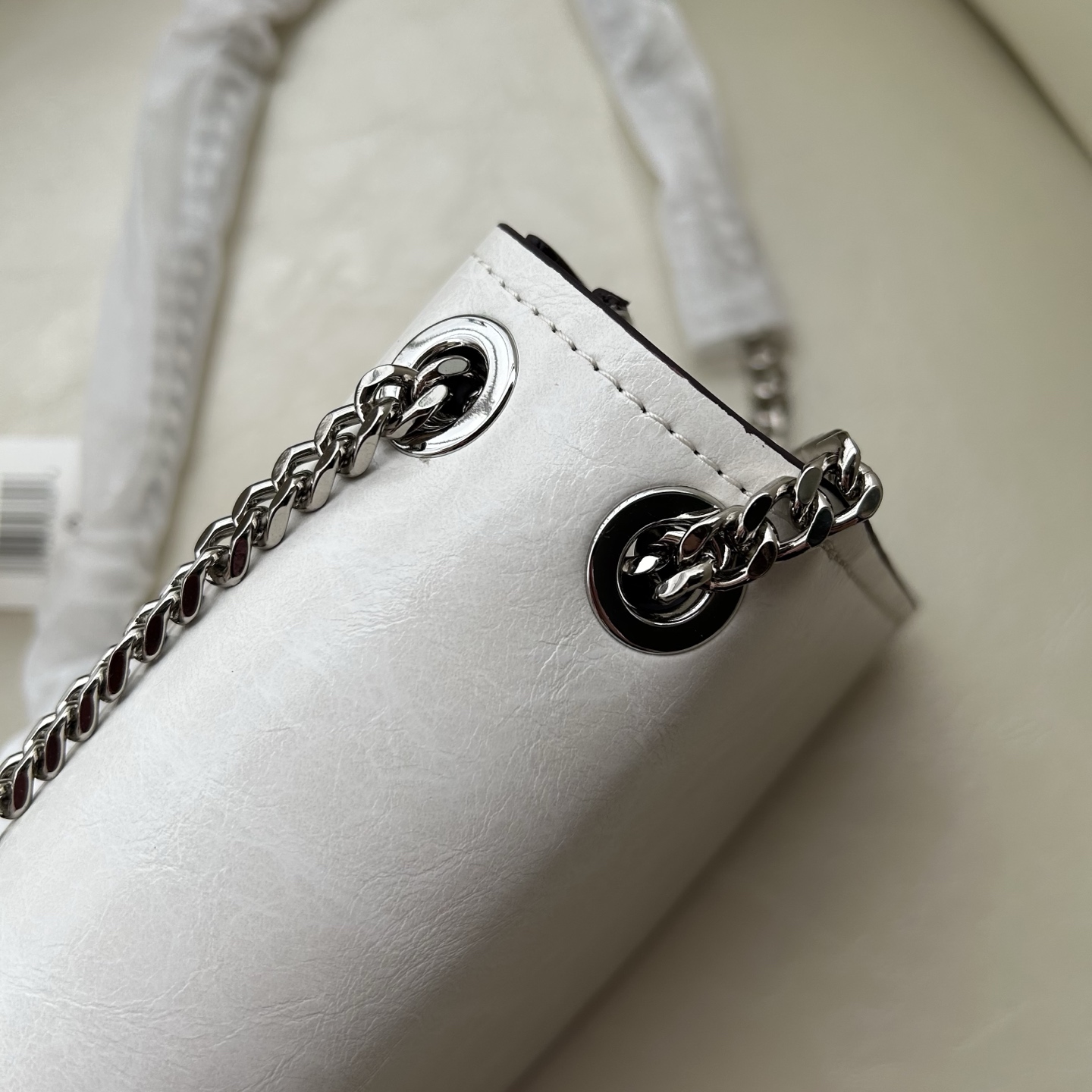 Tory Burch ～Tory Burch Kira岀了超高质的油蜡皮迷你扭锁肩背包