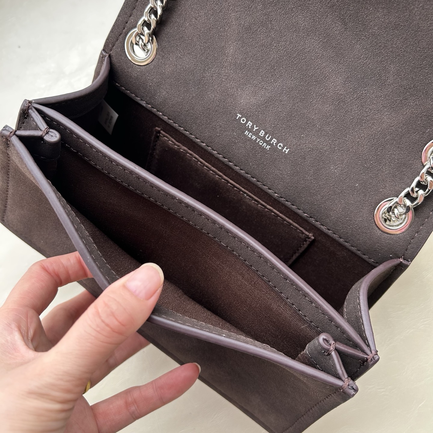 Tory Burch ～Tory Burch Kira麂皮迷你扭锁肩背包Kira Turnlock