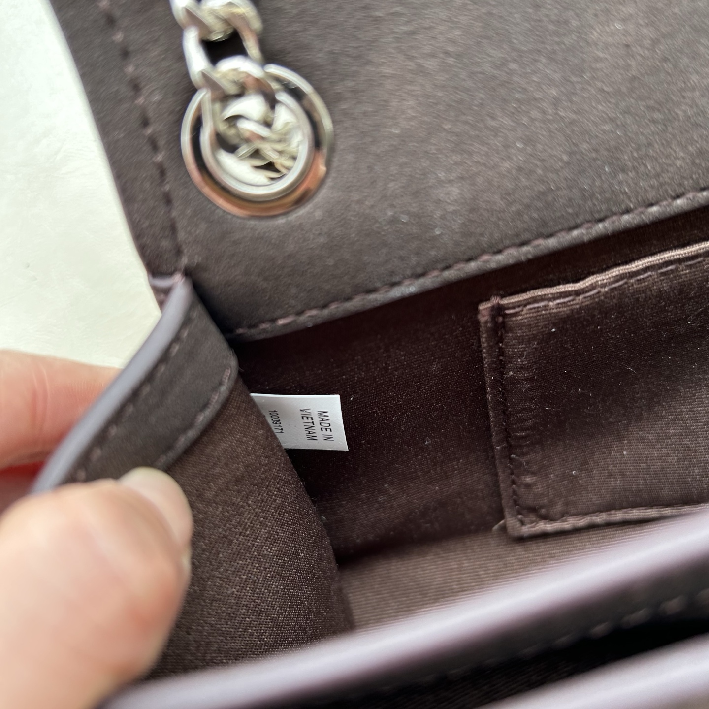 Tory Burch ～Tory Burch Kira麂皮迷你扭锁肩背包Kira Turnlock