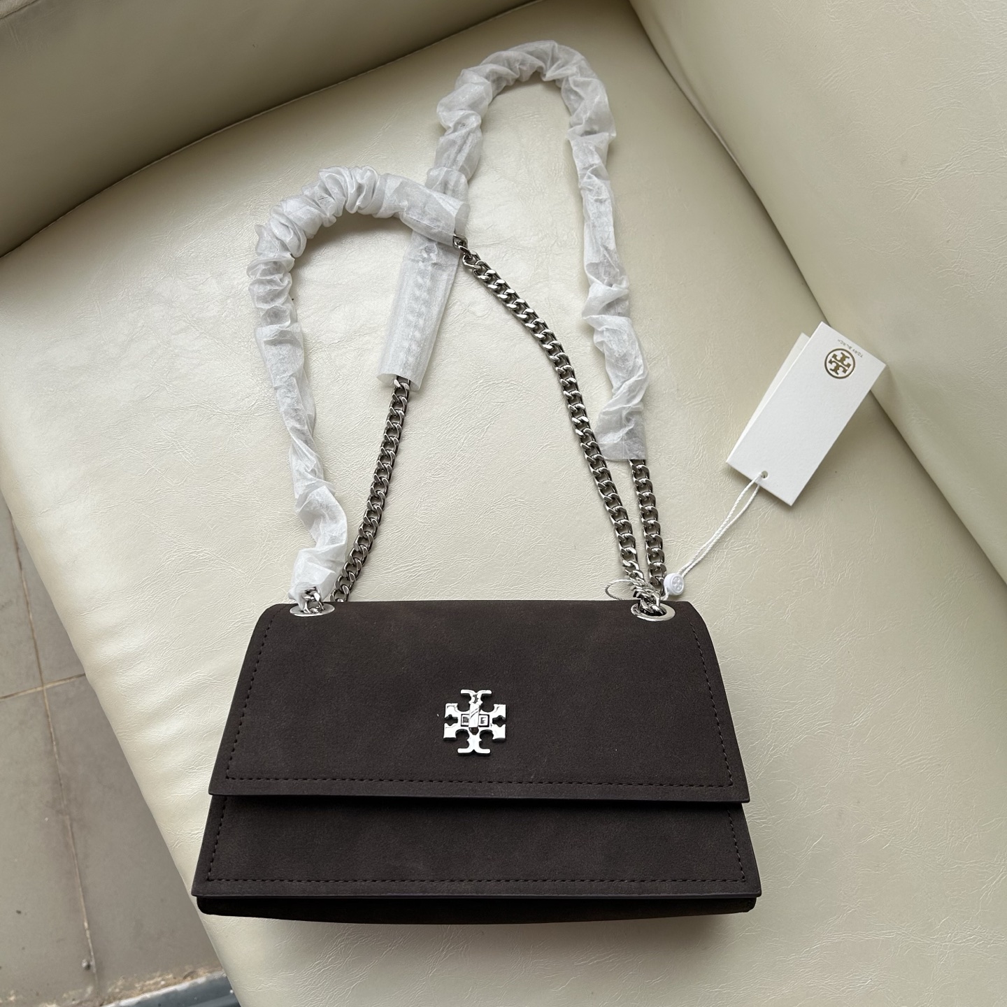 Tory Burch ～Tory Burch Kira麂皮迷你扭锁肩背包Kira Turnlock
