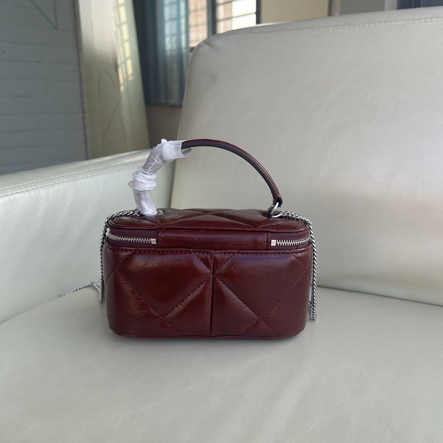 Tory Burch 车厘子酒红油蜡牛皮 Tory burch迷你 Kira 菱格形络缝 Vanity 斜挎包化妆包