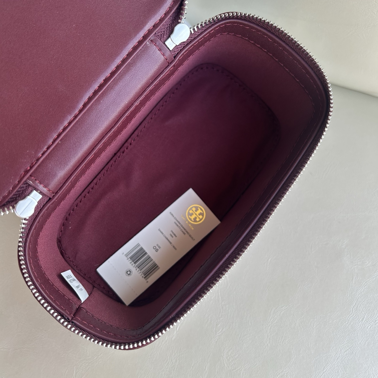 Tory Burch 车厘子酒红油蜡牛皮 Tory burch迷你 Kira 菱格形络缝 Vanity 斜挎包化妆包