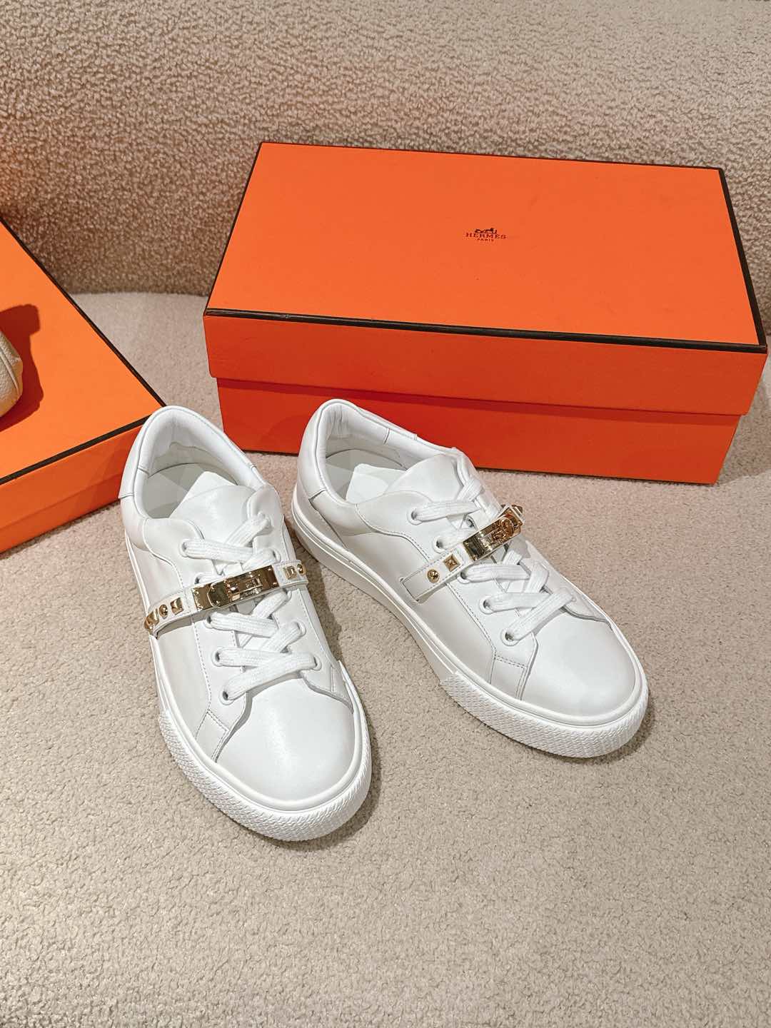 NO:166788,Women's size/men's size Hermes Hermes 2025 spring and summer new Day Epsom couple's casual lace-up versatile sneakers H home kelly buckle fashion punk style round toe color-blocking canvas skateboard shoes Material upper imported calfskin/imported sheep tiles/imported environmentally friendly breathable canvas   water-dyed sheepskin lining   original mold open Tpu outsole Size: Women's size 35-41 (40.41 custom-made no return or exchange) Men's size 39-45 (39 custom-made no return or exchange), casual shoes/sports, hermes, hermes, sneakers, cowhide, sheepskin, sheep19860909女码/男码 爱马仕 Hermes 2025春夏新款 Day Epsom情侣款休闲系带百搭运动鞋 H家kelly扣时尚朋克风格圆头拼色帆布滑板鞋 材质鞋面进口小牛皮/进口羊猄皮/进口环保透气帆布 水染羊皮内里 原版开模Tpu大底 Size: 女码35-41（40.41定制不退换） 男码39-45（39定制不退换）,休闲鞋/运动鞋,hermes,hermes,sneakers,cowhide,sheepskin,sheep,Women's Shoes