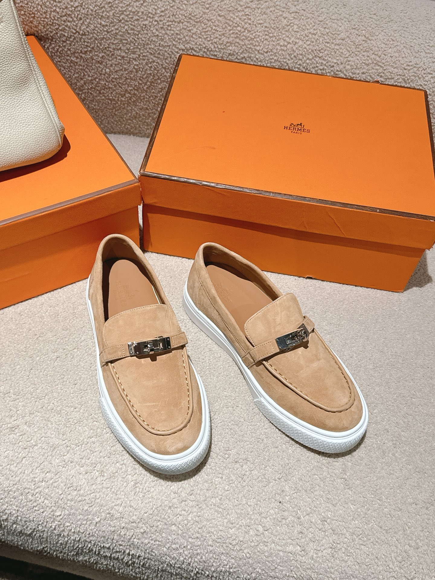 NO:262261,25ss top version couple H suede goatskin sneakers decorate contrasting patterns and iconic 