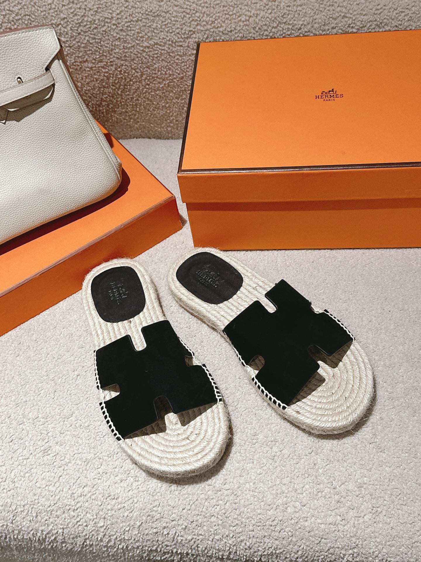 NO:262273,H suede goat fur woven shoes, paired with braided sole, classic 