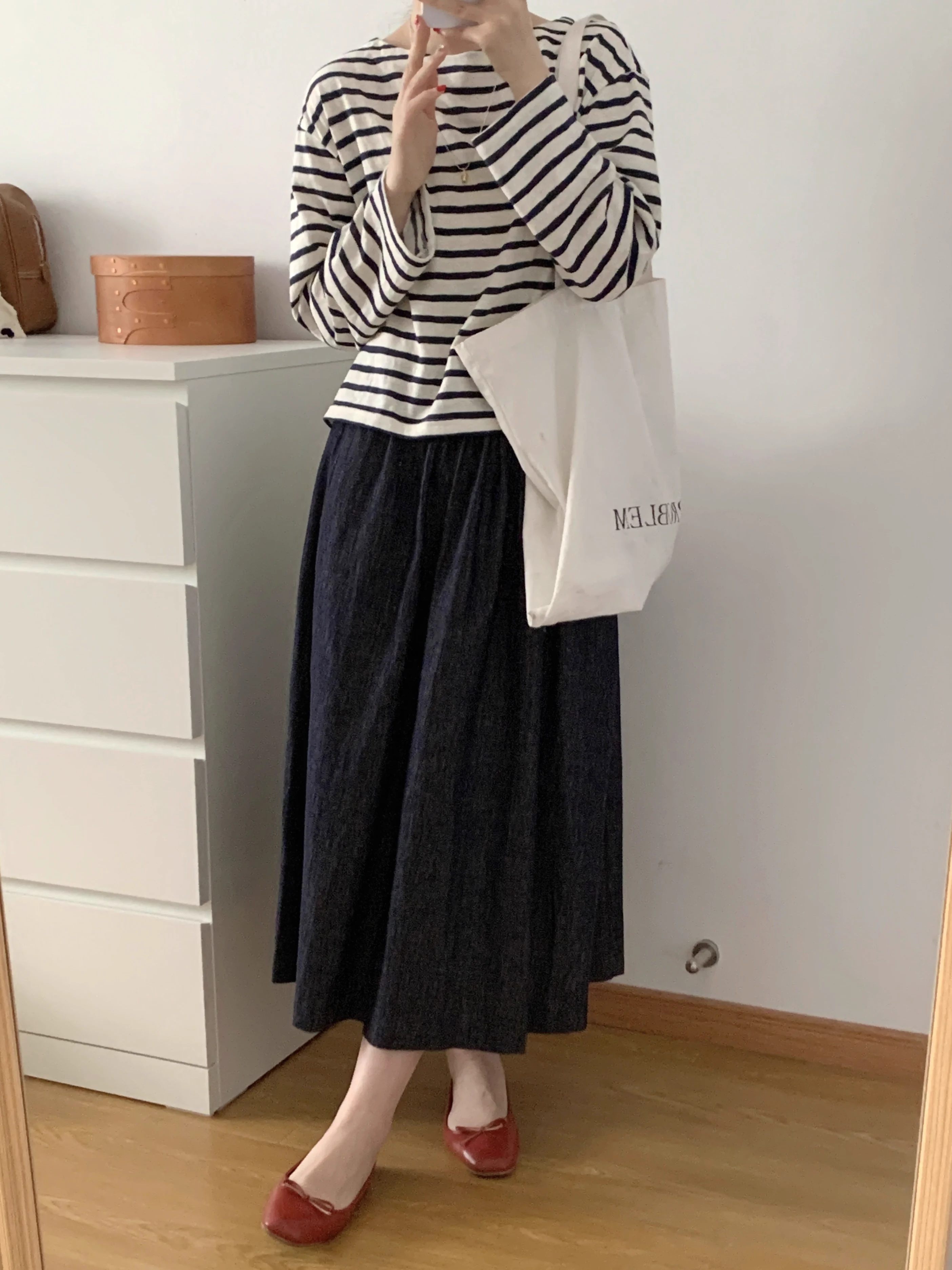 NO:455972,*14 yarn, proper thickness, enough to support three-dimensional skirt shape, and enough to breathe and comfortable.,,skirts,alexander wang19860909*14纱支,厚薄得当,足够支撑立体的裙型 又足够透气舒适.,,skirts,alexander wang,Women's clothing