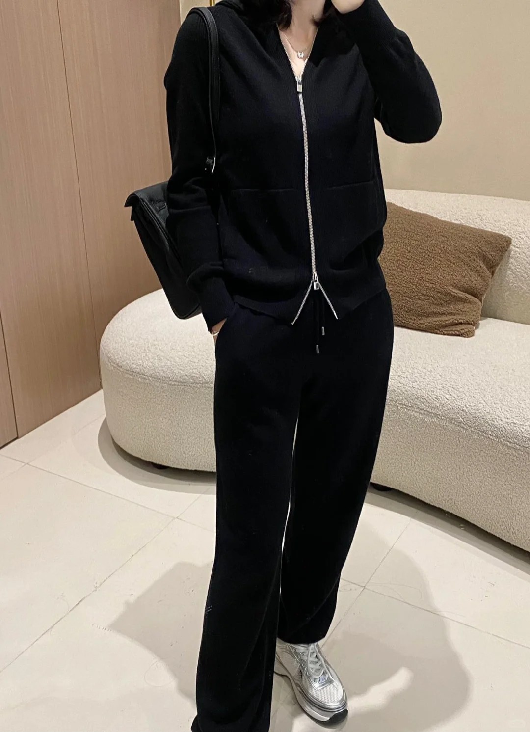 NO:453836,Autumn and Winter Cashmere Sets For you don’t want to spend too much time on your outfit… I also hope to wear it with simplicity, generousness and temperament. I like to wear such cashmere suits in autumn and winter coats. Comfortable and casual… The sharp-eyed ones should be seen. Loropiana’s classic series is... I still like it for 10 years if I want to wear it, it’s it. Old fans have been urging to update it. This series is ready for you, loropiana, alexander wang19860909秋冬的羊绒套装 对于不想花太多时间,在穿搭上面… 又希望能穿的简洁,大方,气质, 在秋冬的大衣里会喜欢穿这样的羊绒套装 舒适又随性… 眼尖的应该看出来了 Loropiana的经典系列了哈… 想穿10年都还是喜欢,就是它 老粉一直催着更新,这系列给你们备好了,,loro piana,alexander wang,Women's clothing