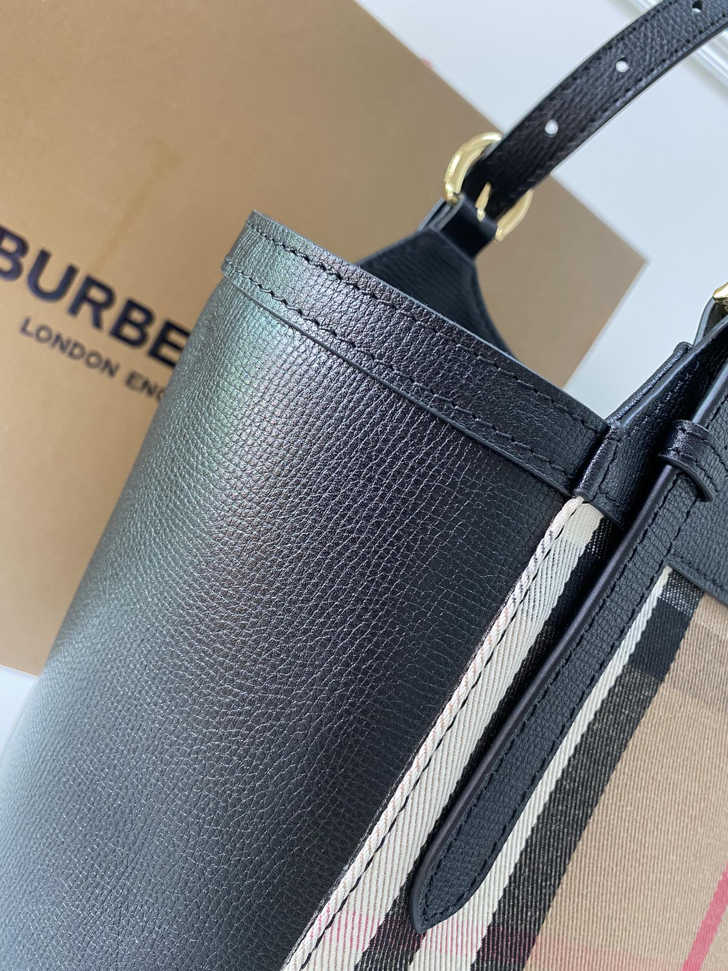 Burberry The Canter Tote Bag in House Check and Leather, 26 x 15.5 x 29.5cm 6 a1699257404655 5624