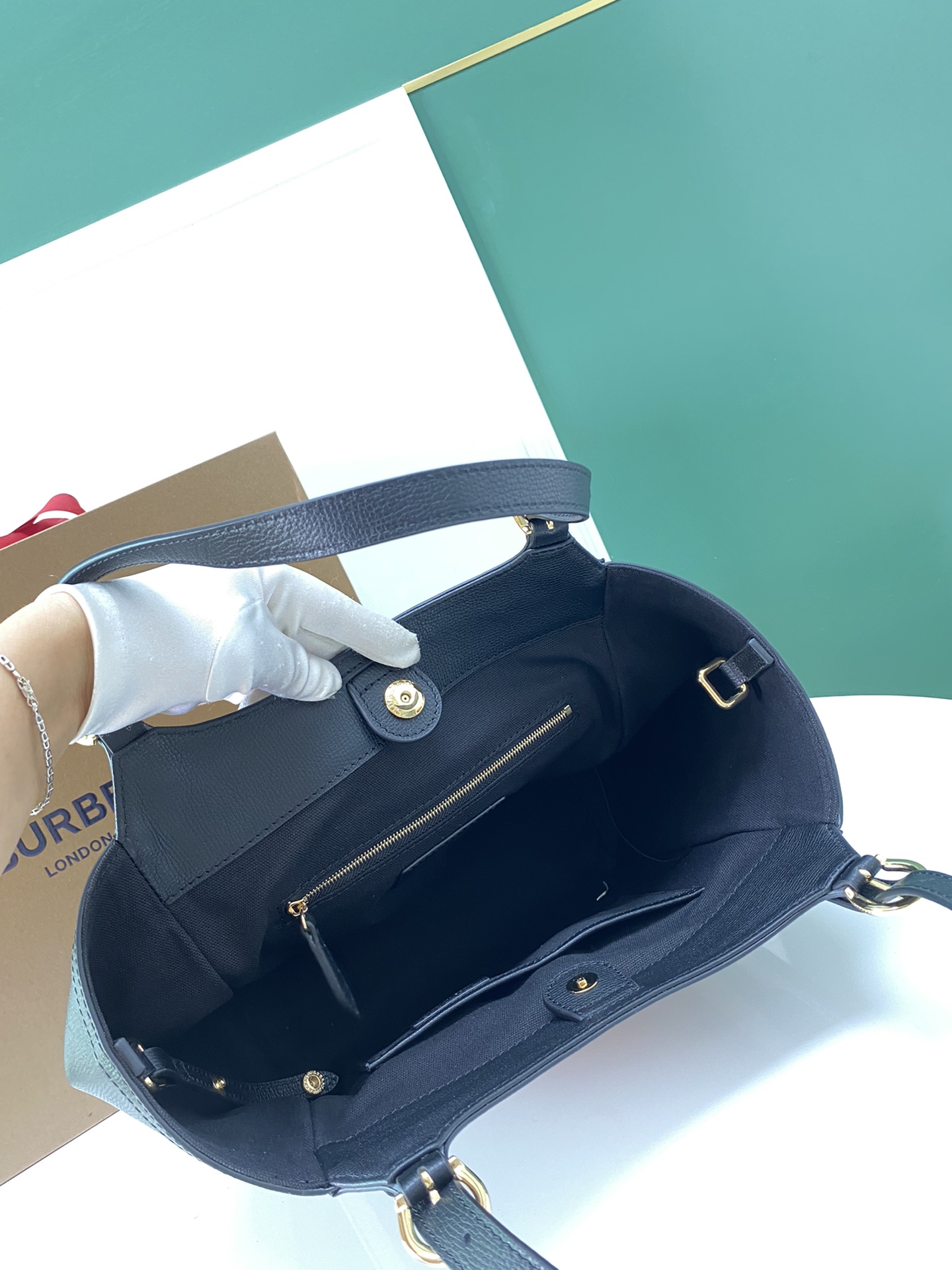 Burberry The Canter Tote Bag in House Check and Leather, 26 x 15.5 x 29.5cm 7 a1699257404658 5537