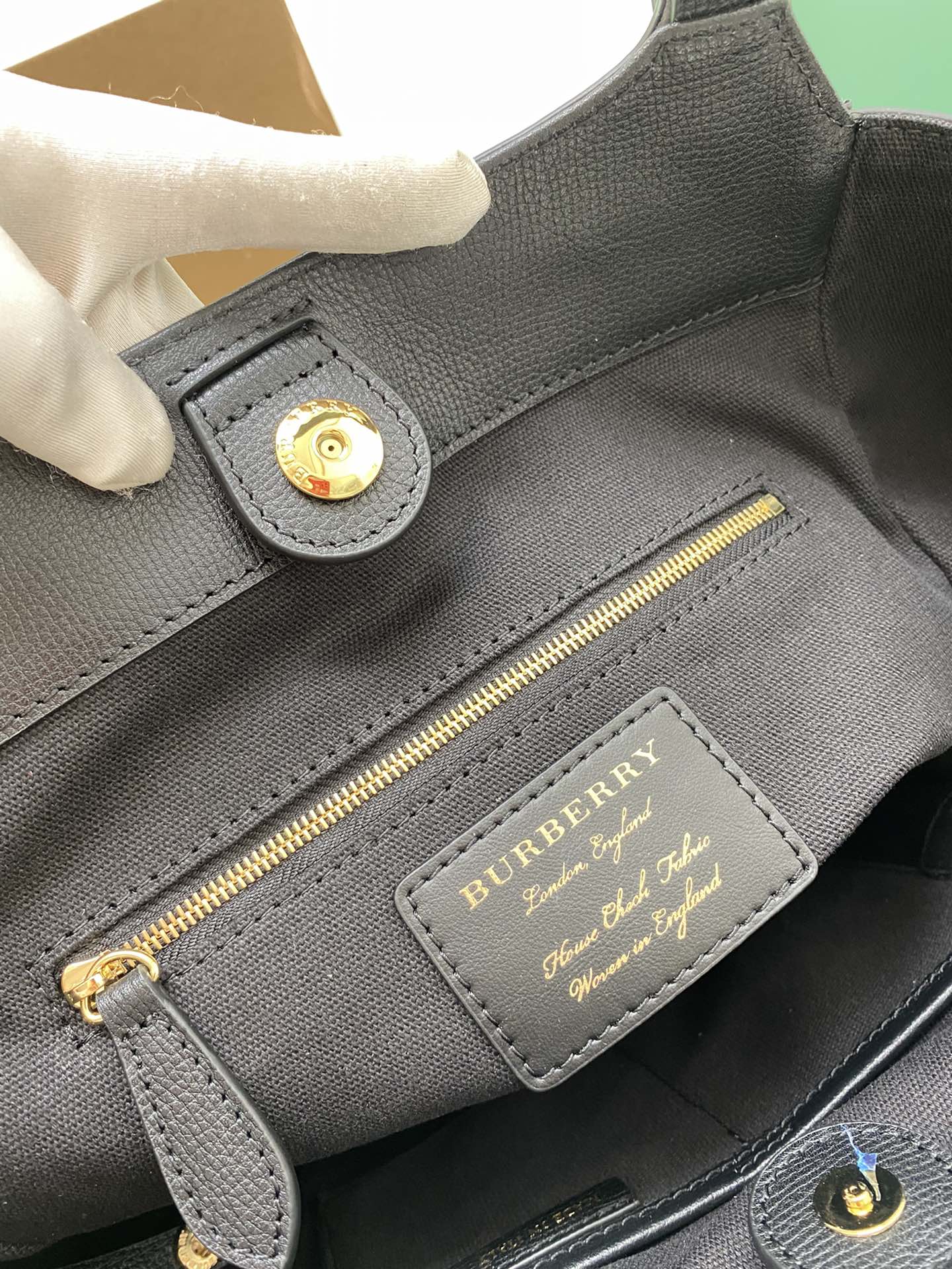 Burberry The Canter Tote Bag in House Check and Leather, 26 x 15.5 x 29.5cm 8 a1699257404660 6156