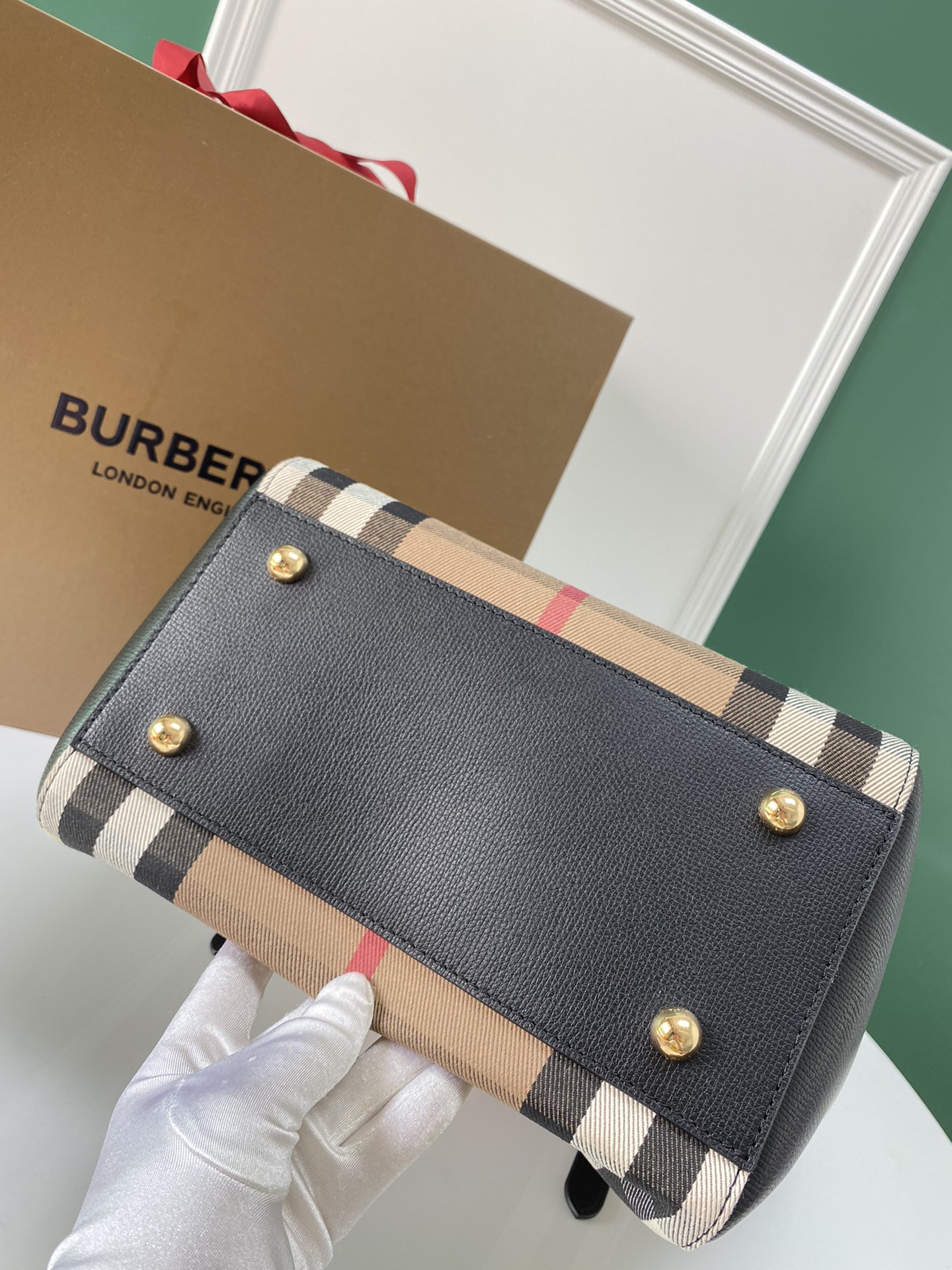 Burberry The Canter Tote Bag in House Check and Leather, 26 x 15.5 x 29.5cm 10 a1699257404667 1433