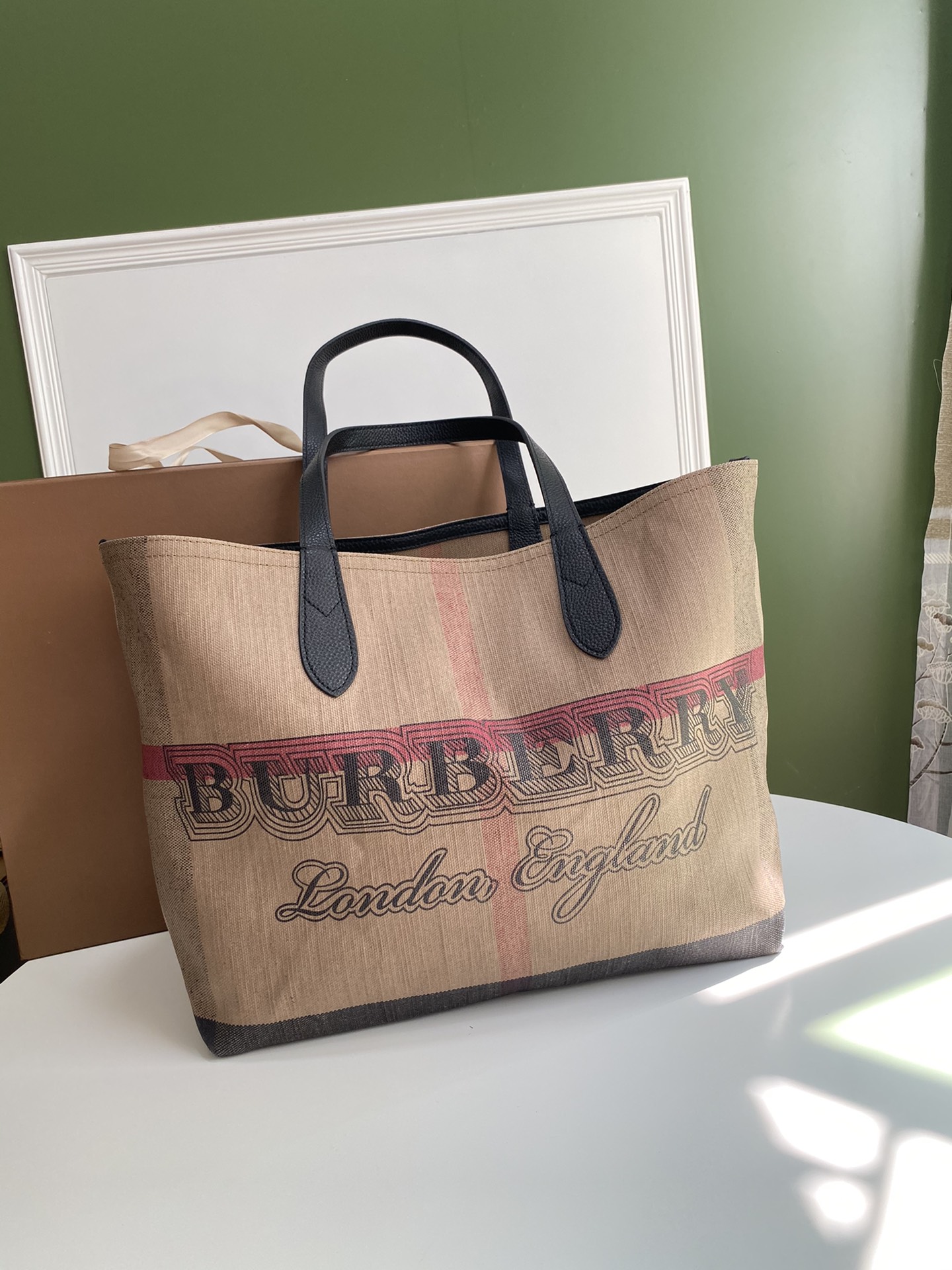 Burberry Red large everyday