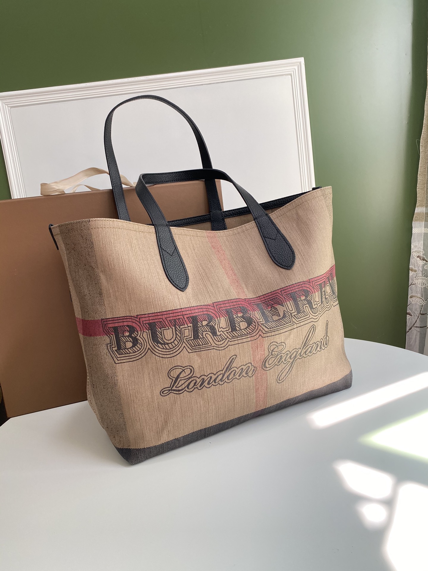 Burberry Red large everyday