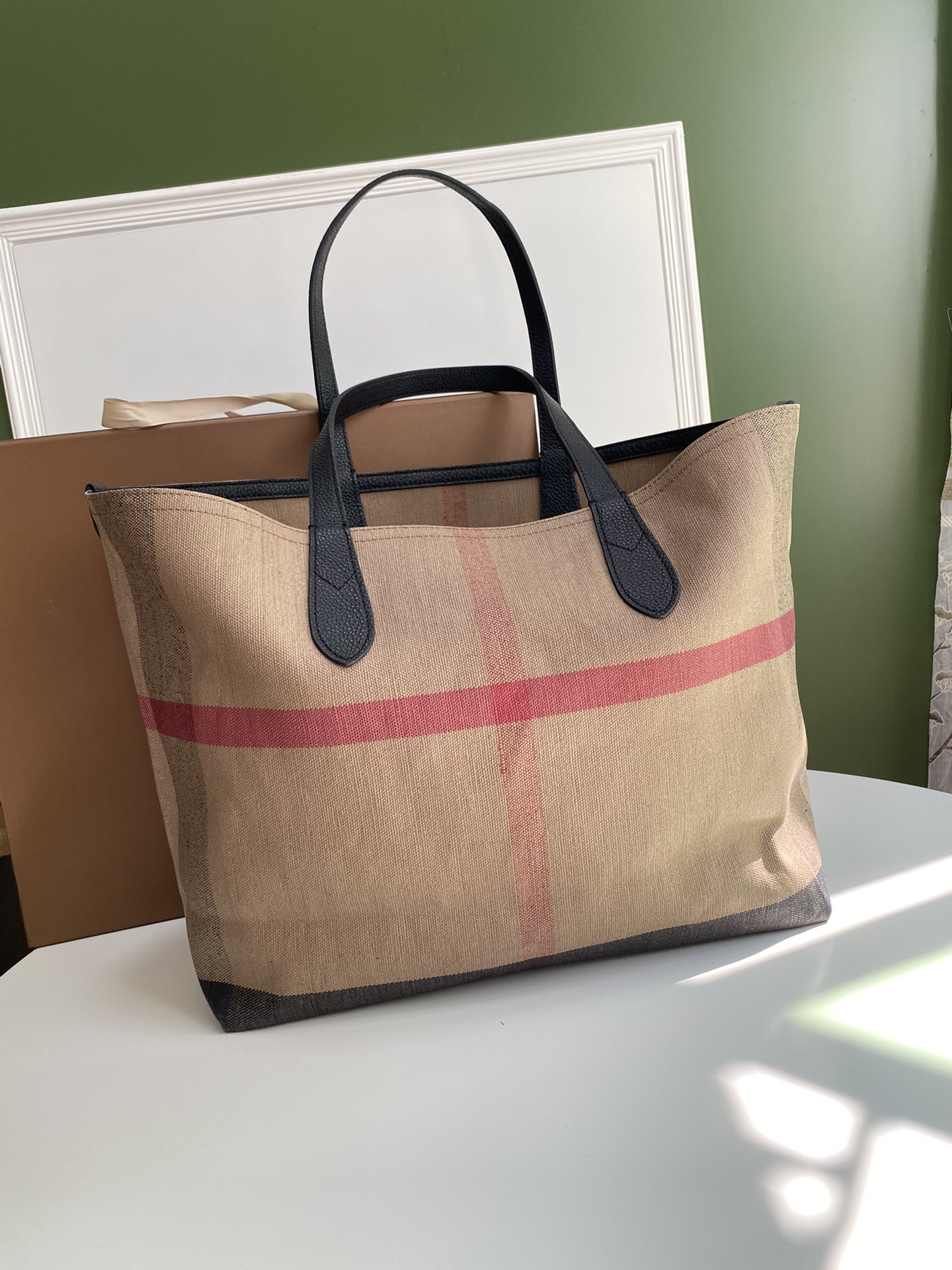 Burberry Red large everyday