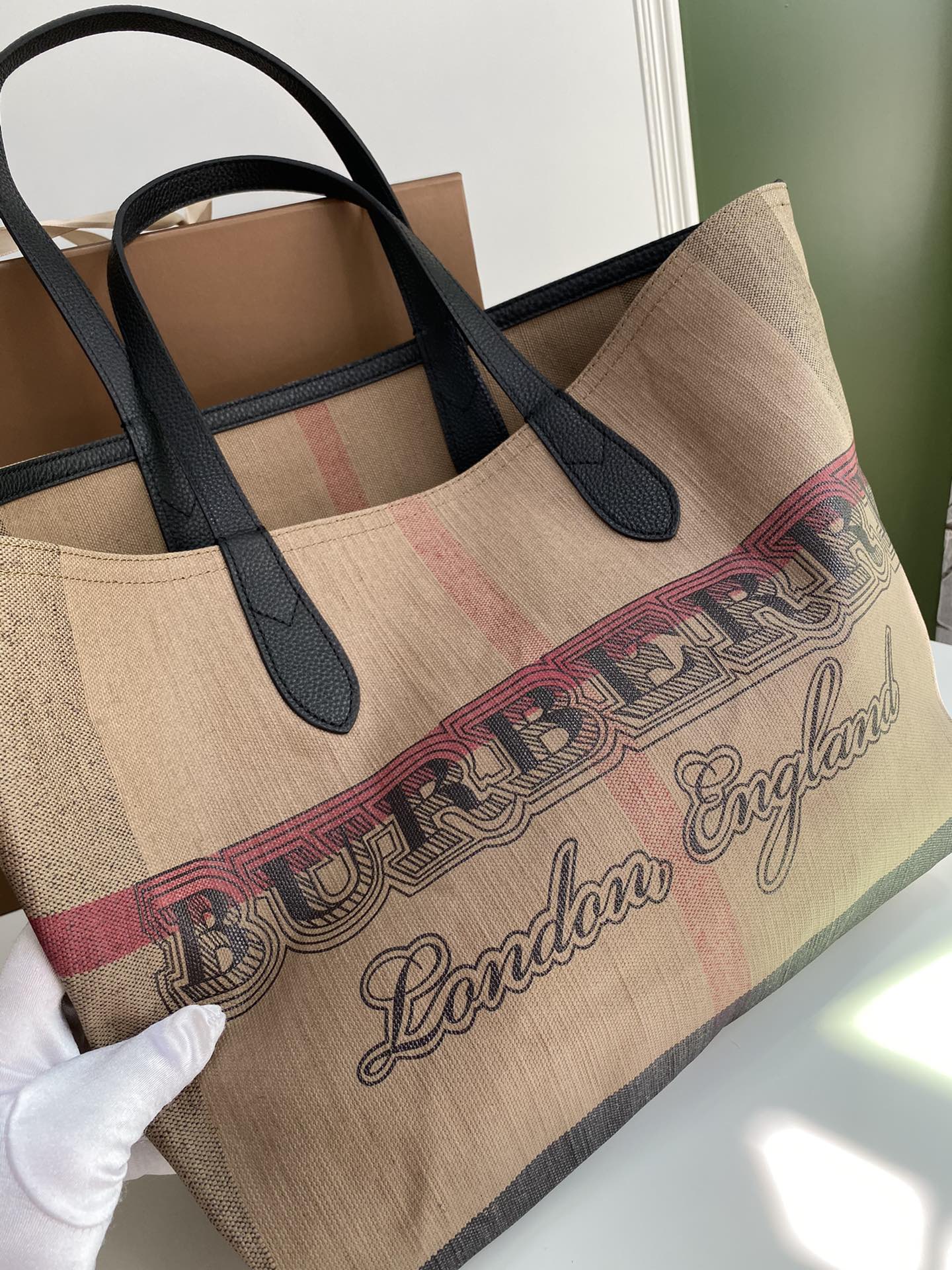 Burberry Red large everyday