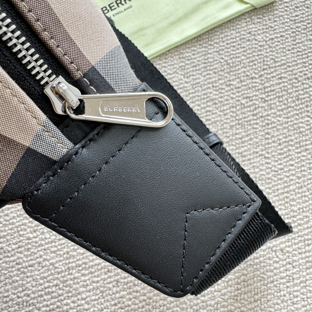 Burberry Archive Beige Check 31x7 5x16cm everyday