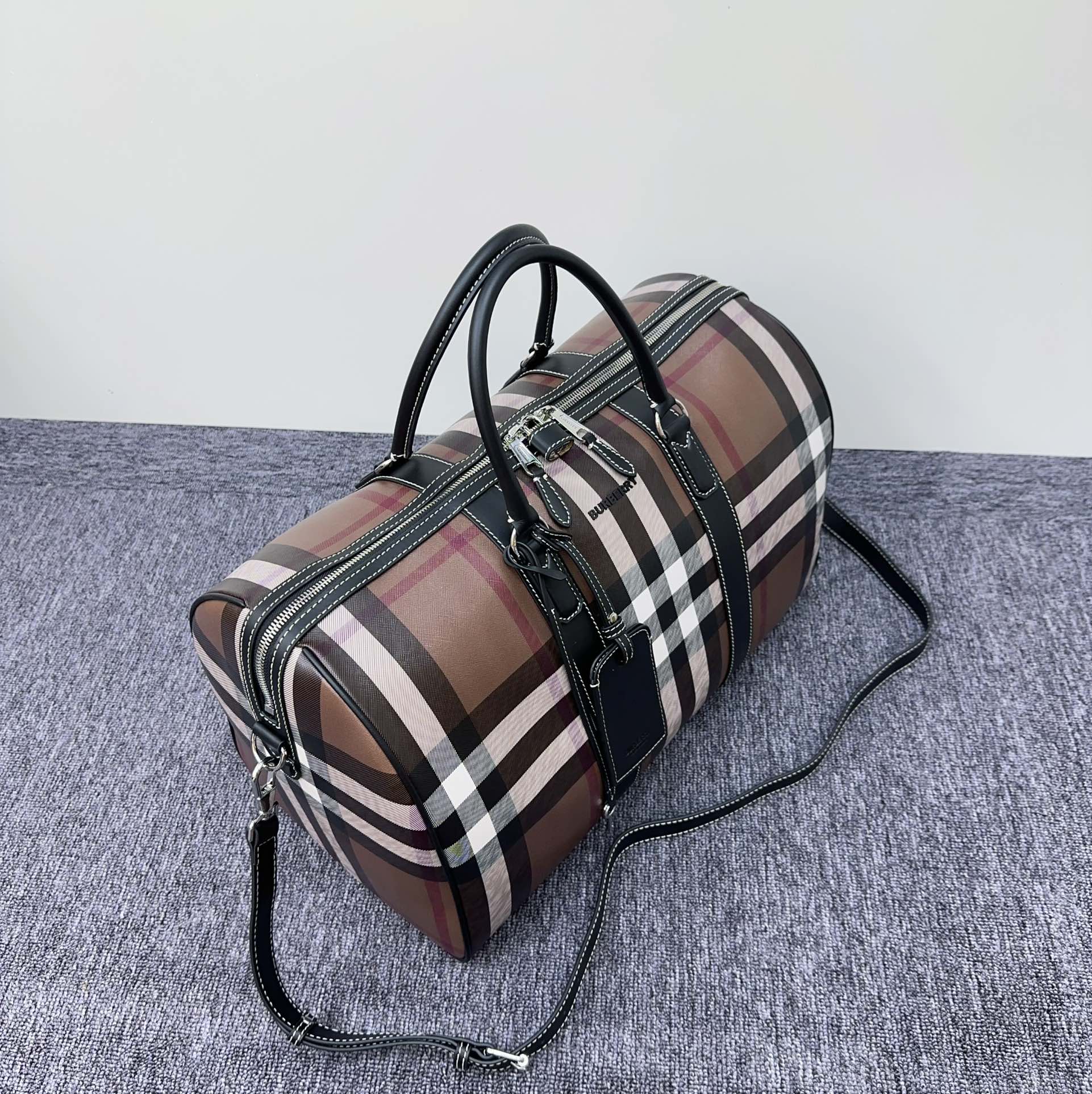 Burberry Charcoal Grey Check Duffle Bag, Spacious Travel Companion 4 a1719210537455 1274