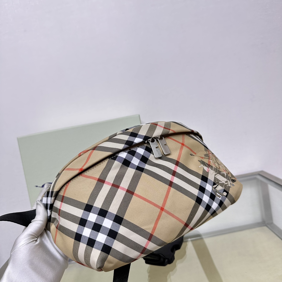 Burberry Exclusive Check Waist Bag with Equestrian Knight Design, 33 x 11 x 18 cm 4 a1721114414746 7381