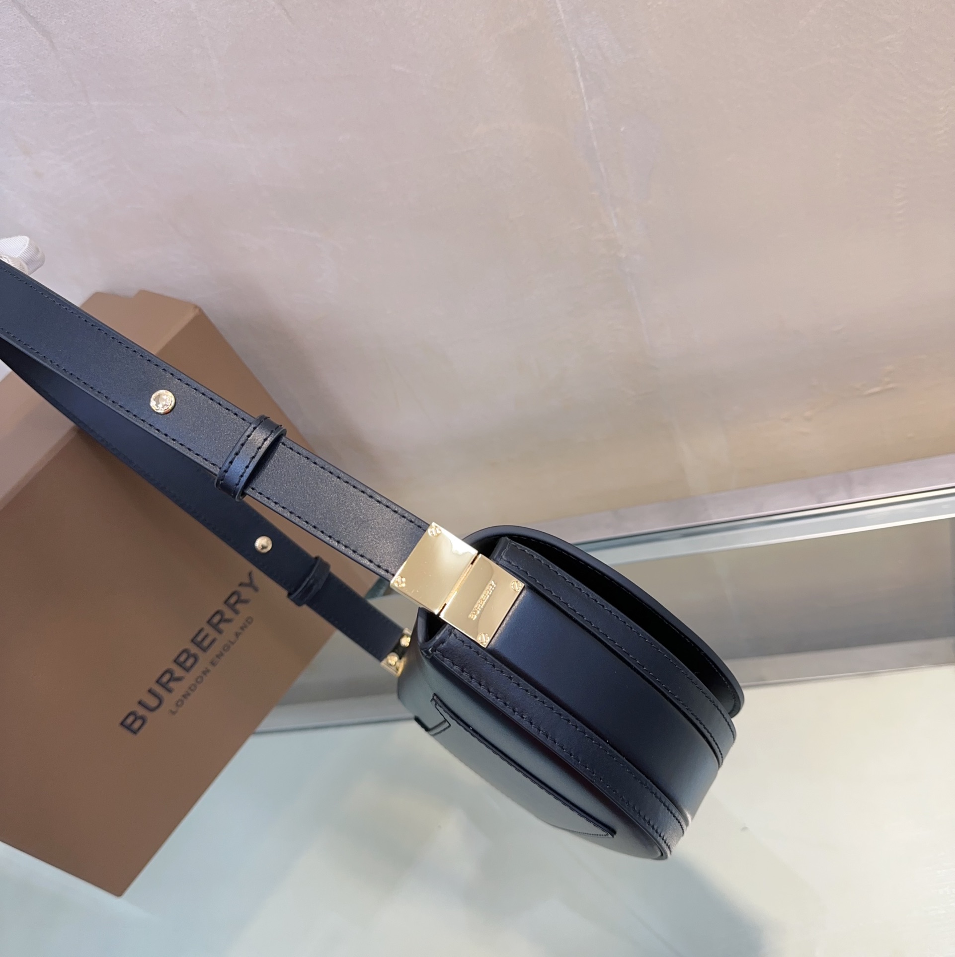 Burberry Olympia Smooth Leather Shoulder Bag | Black | Gold-Plated Hardware 6 a1728798727794 4557