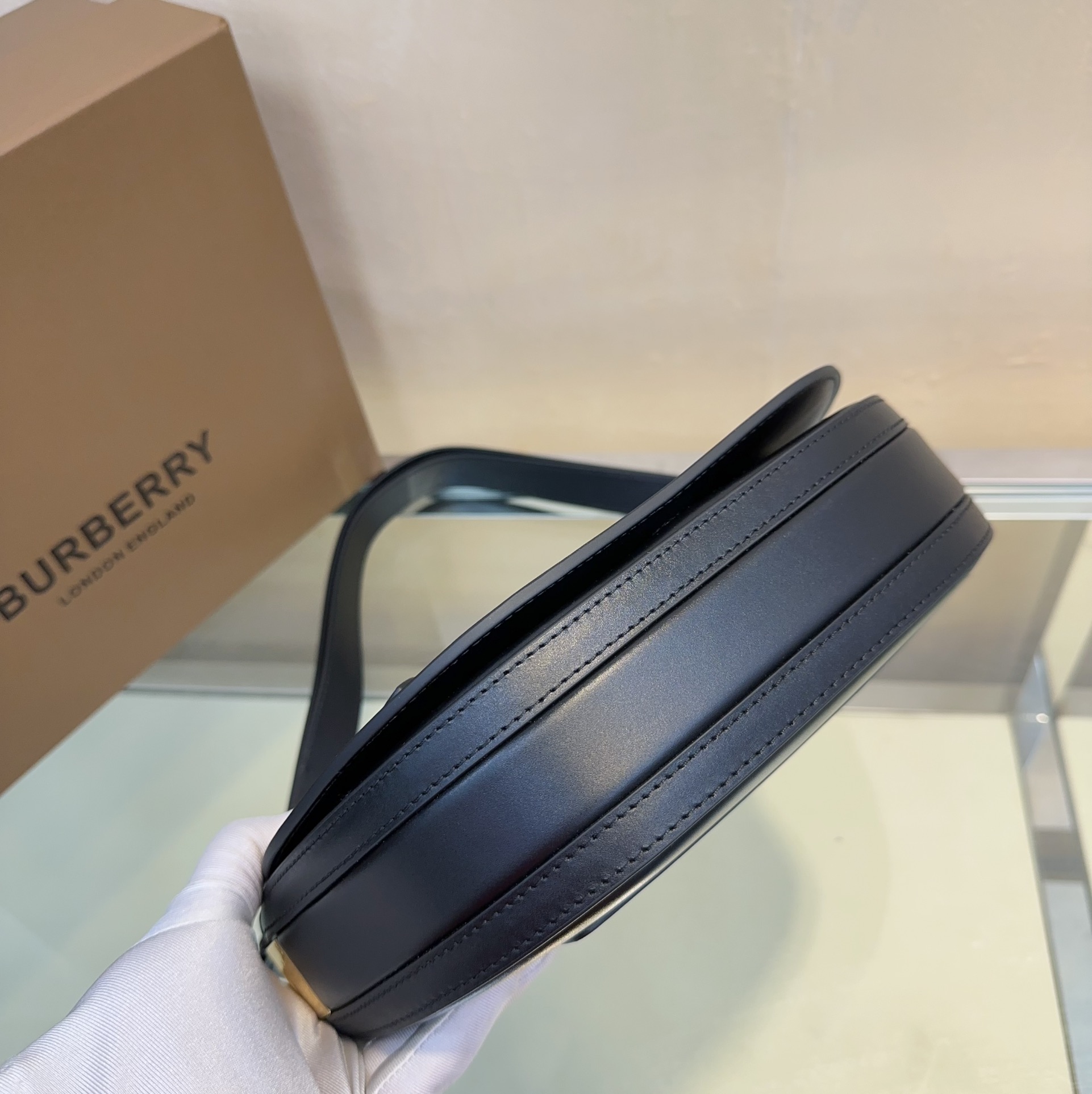 Burberry Olympia Smooth Leather Shoulder Bag | Black | Gold-Plated Hardware 7 a1728798727799 4676