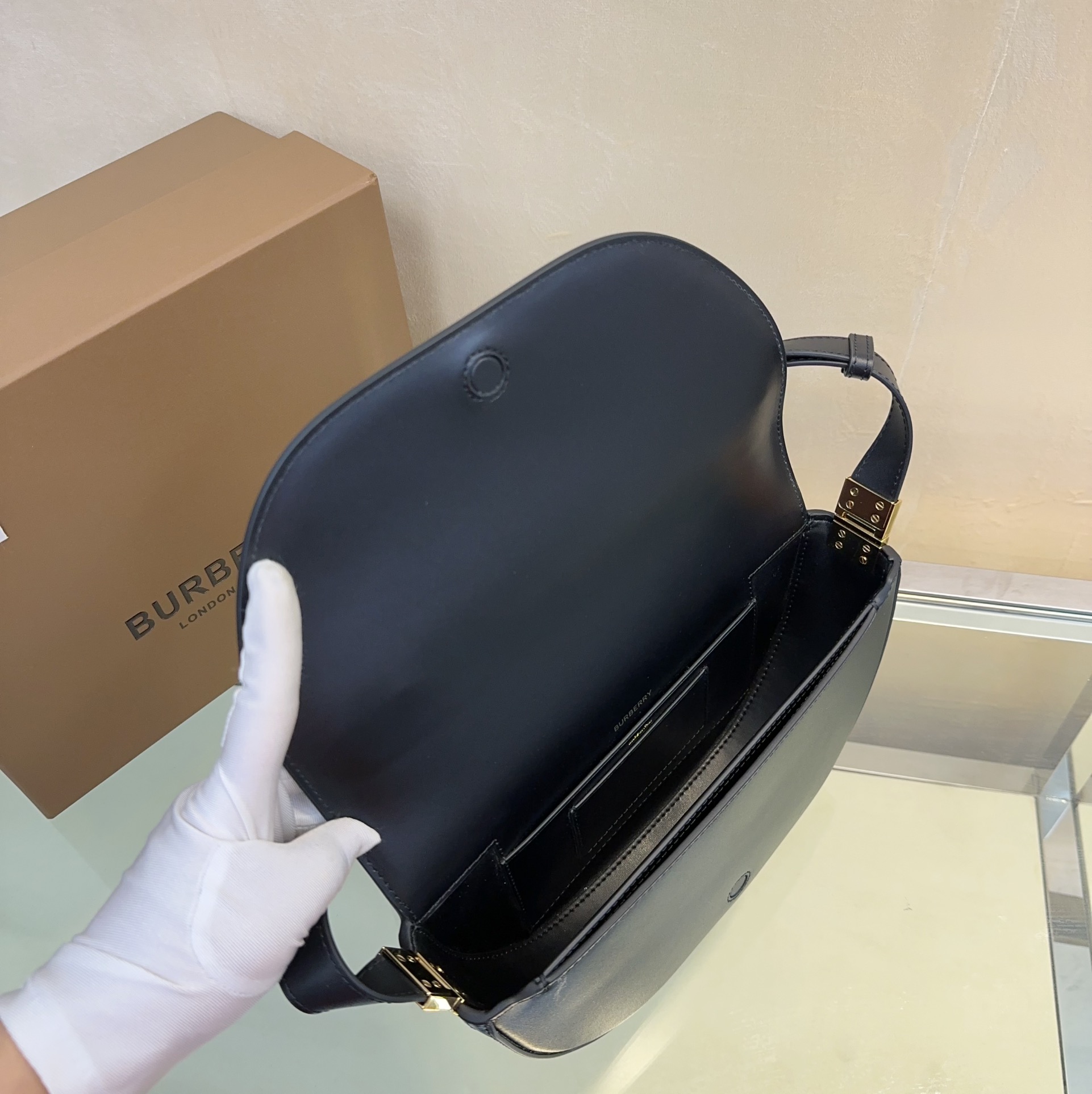 Burberry Olympia Smooth Leather Shoulder Bag | Black | Gold-Plated Hardware 8 a1728798728704 5612