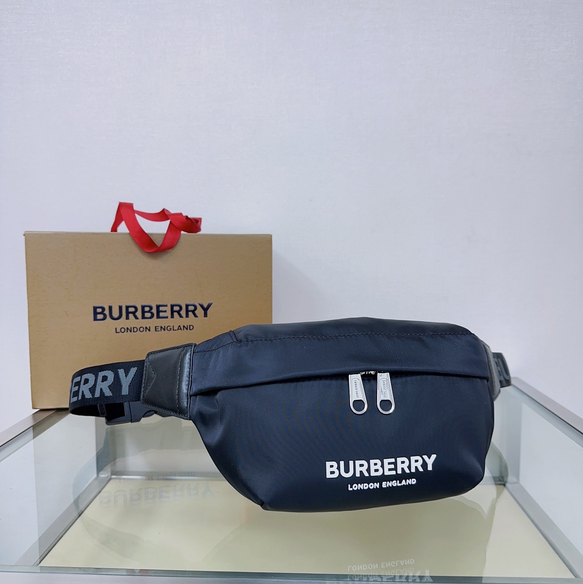 Burberry TB Monogram Jacquard Belt Bag, Stylish Crossbody, 31x7x14 cm 2 a1731930500216 0256