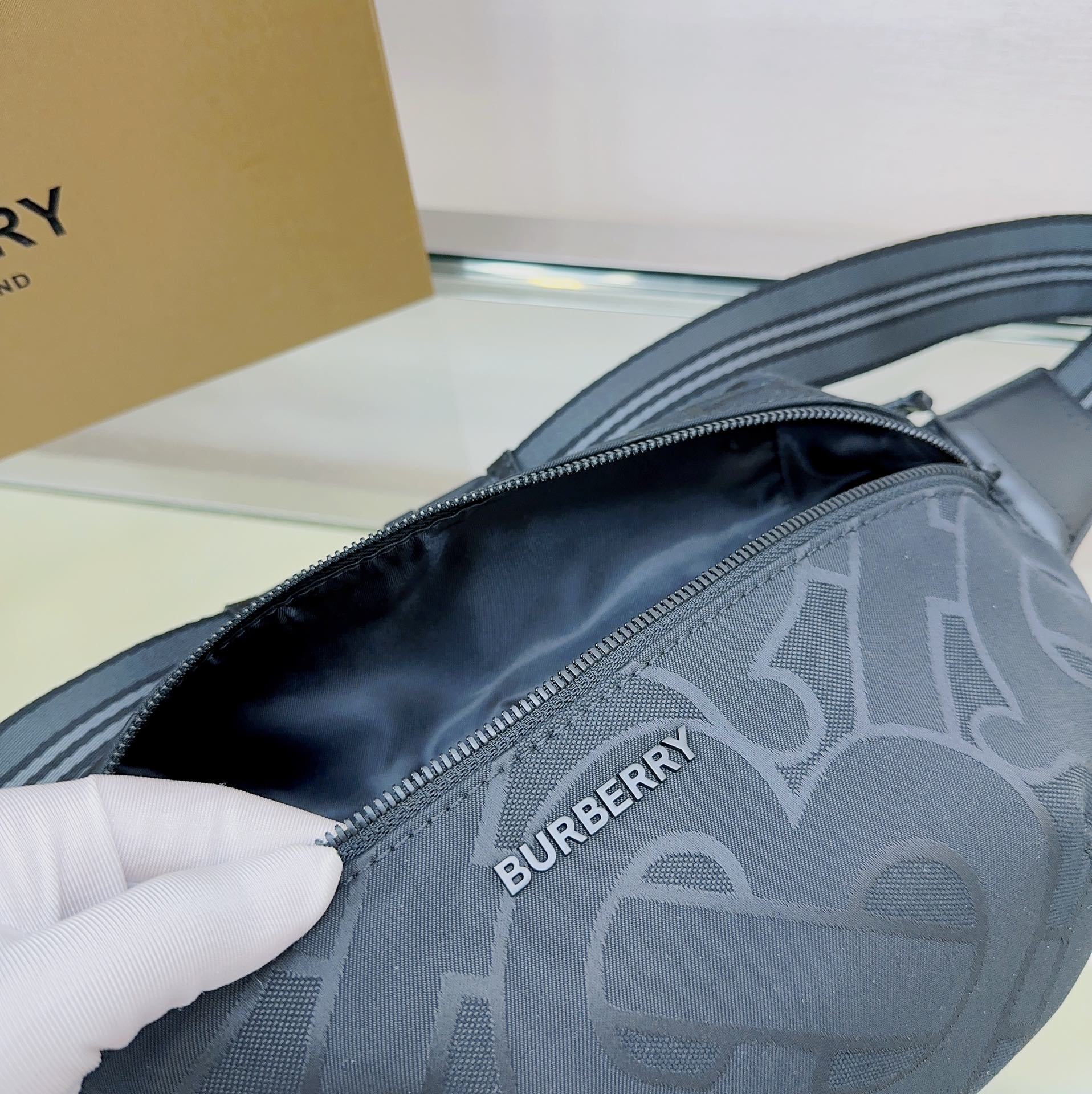 Burberry TB Monogram Jacquard Belt Bag, Stylish Crossbody, 31x7x14 cm 9 a1731930645263 2360