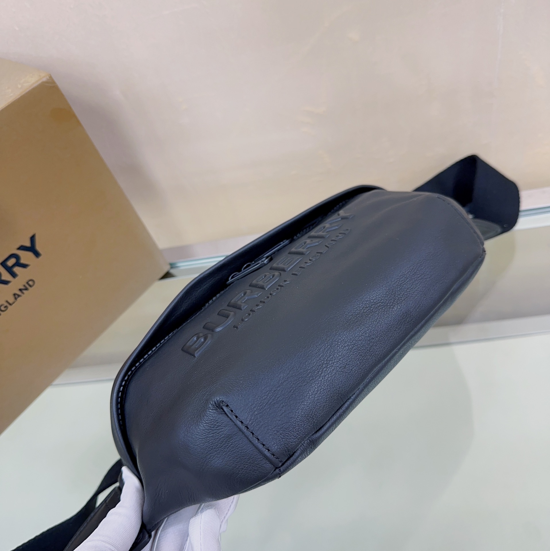 Burberry Leather Belt Bag: Italian-Crafted, Embossed Logo, Street-Style Inspired 8 a1731931012840 2000