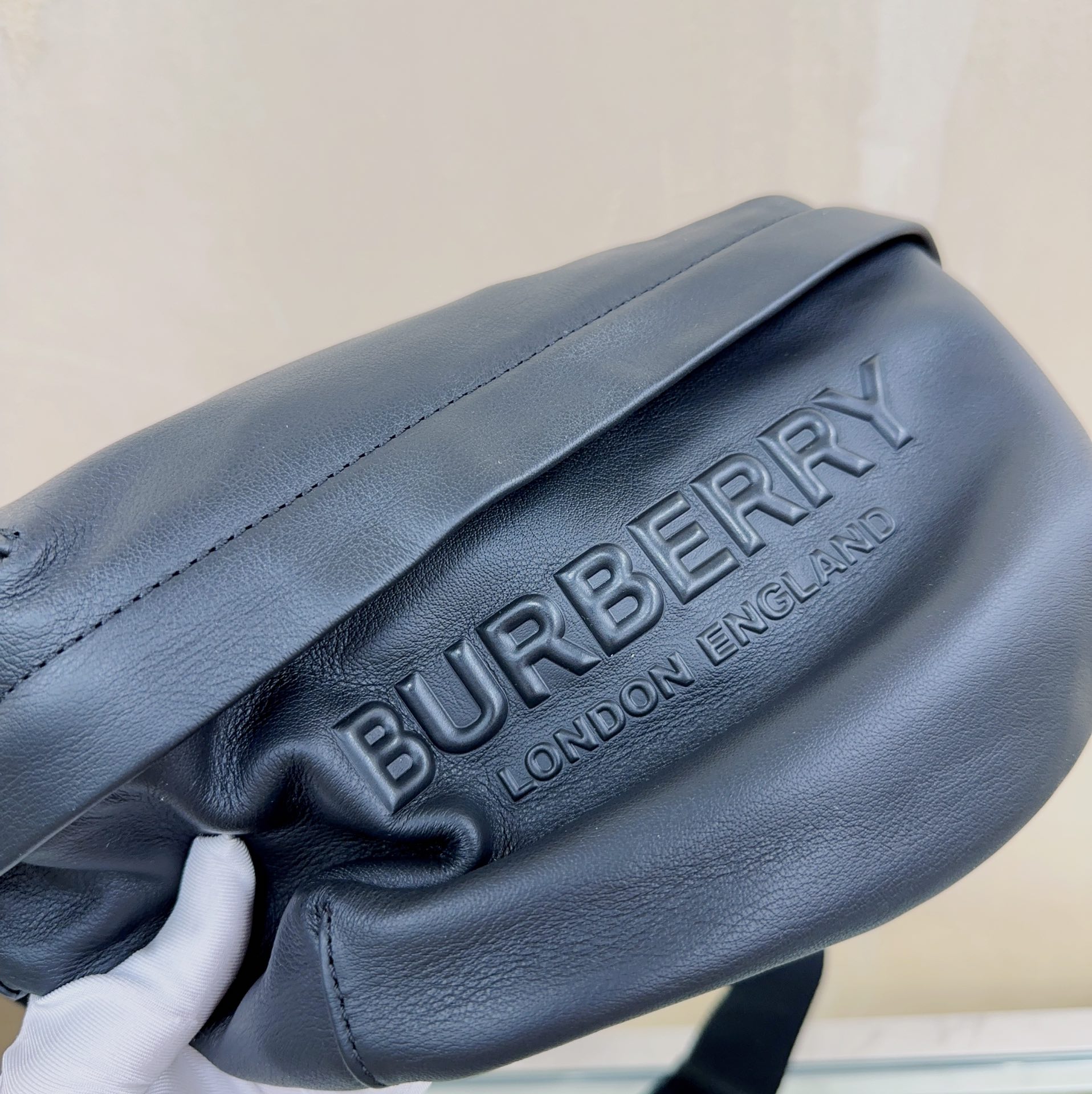 Burberry Leather Belt Bag: Italian-Crafted, Embossed Logo, Street-Style Inspired 5 a1731931012841 6770
