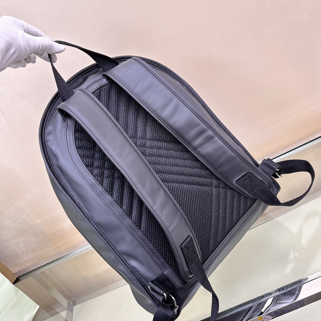 Burberry London Leather Backpack for Men, Black 5 a1732179886672 7838