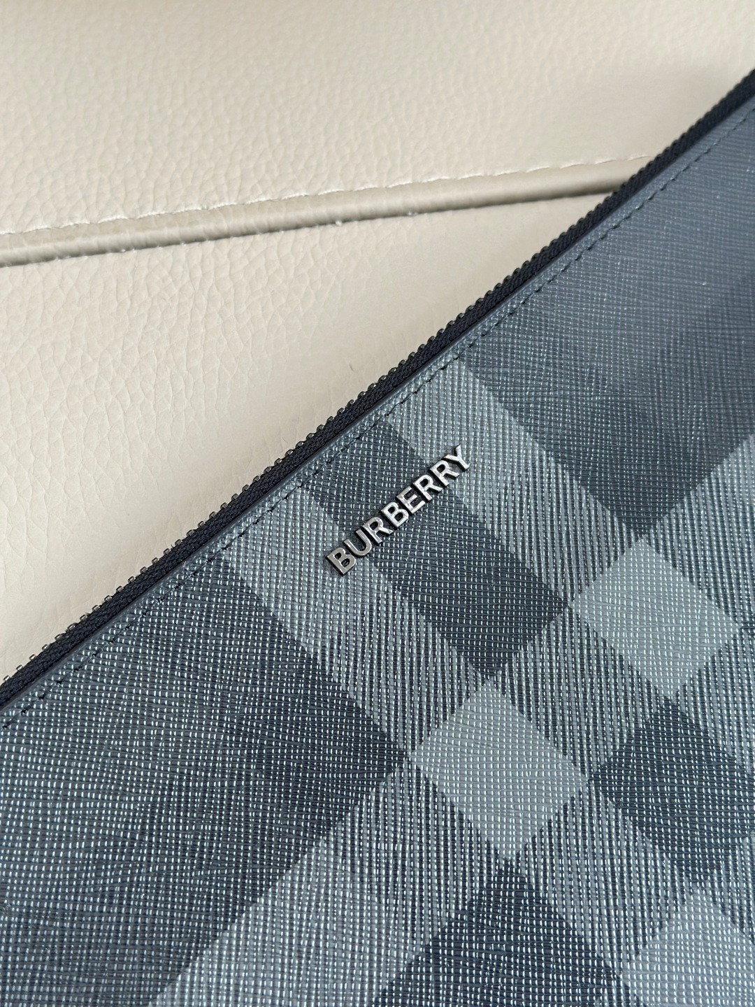Burberry London England Men's Checkered Print Leather Clutch Handbag 5 a1744274615089 1301