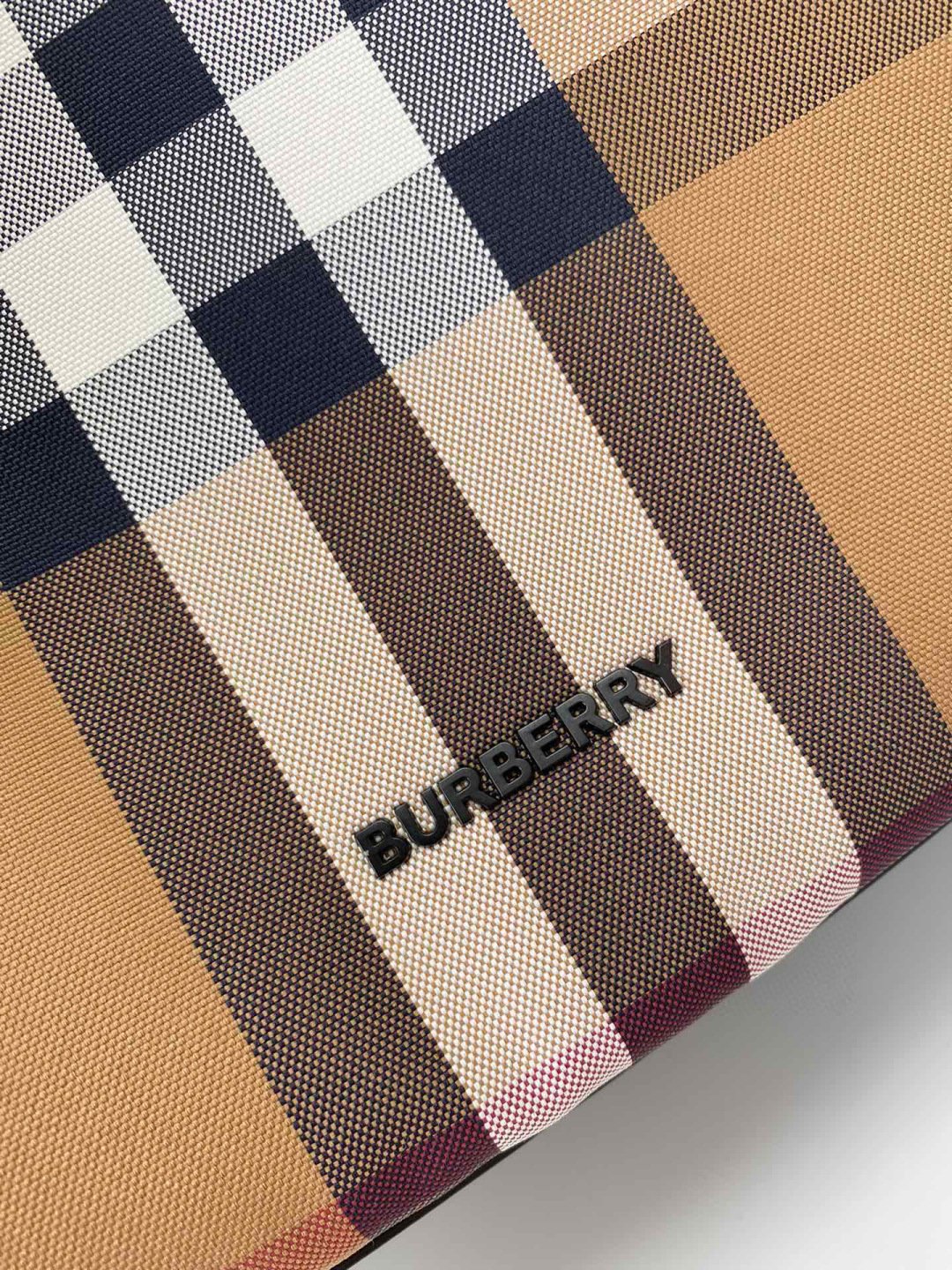 Burberry Plaid Tote Bag Large Capacity with Adjustable Shoulder Strap 4 a1744530324546 7248