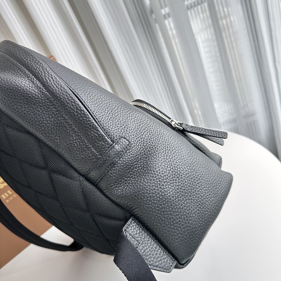 Burberry Leather Backpack, Multiple Zip Pockets, Commute Style, 29 x 15 x 40cm 7 a1744531113479 0512