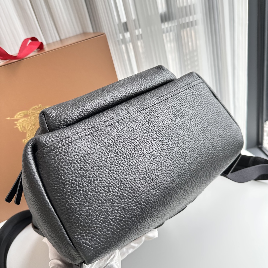 Burberry Leather Backpack, Multiple Zip Pockets, Commute Style, 29 x 15 x 40cm 8 a1744531113482 0282