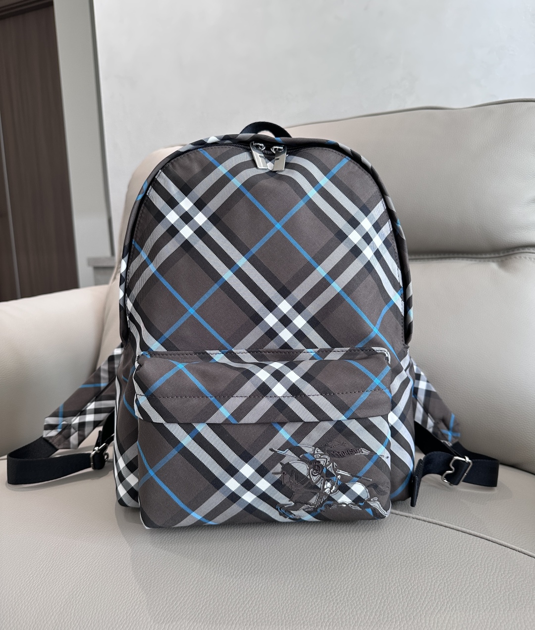 Burberry Check Backpack with Equestrian Knight Design - Stylish & Durable